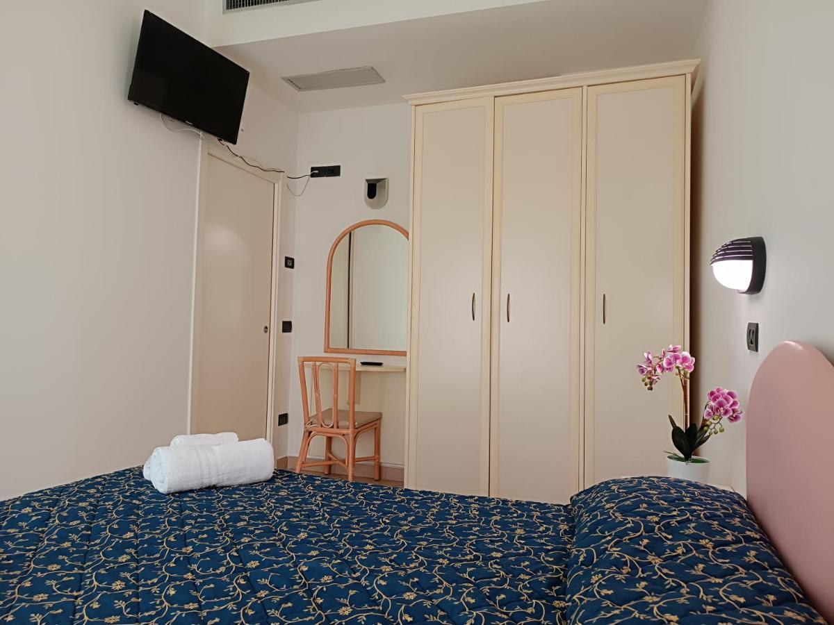 Residence Queen Mary Cattolica Exterior foto